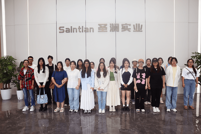 热烈欢迎无锡工艺职业技术学院学生代表来江苏圣澜服饰参访