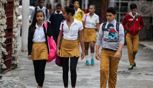 古巴的女生校服有什么特色吗？