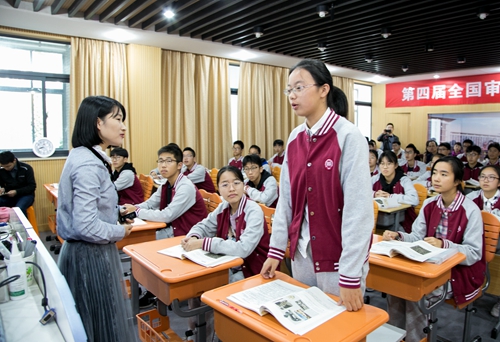 中国现在的高中校服风格好处