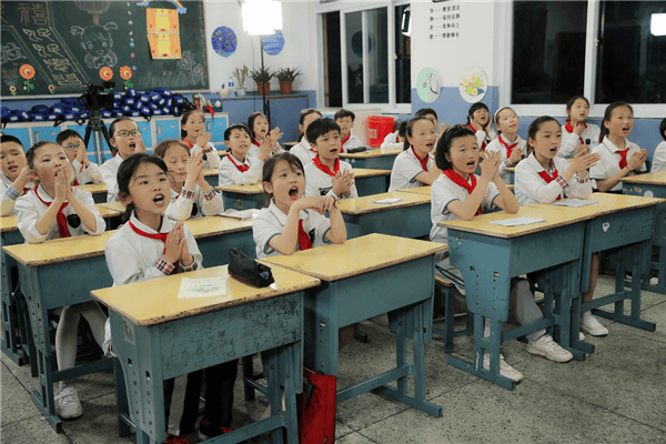 从学生校服定制看学校管理