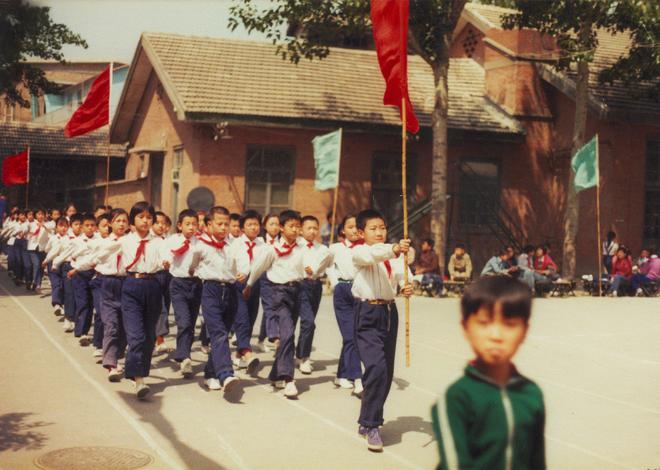 80年代学生校服：复古风尚的潮流印记